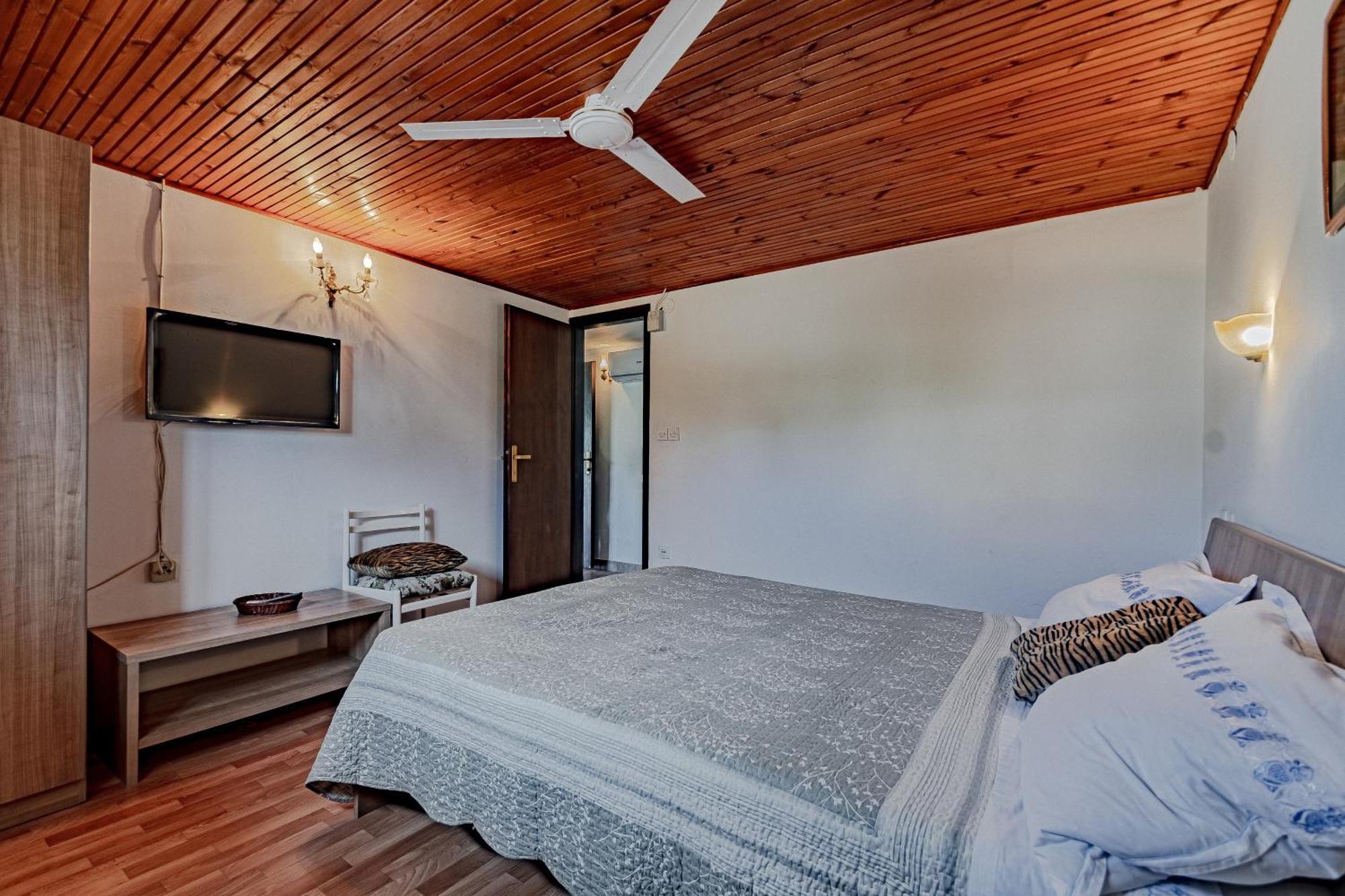 Family Friendly Apartments With A Swimming Pool Zavalatica, Korcula - 183 Номер фото